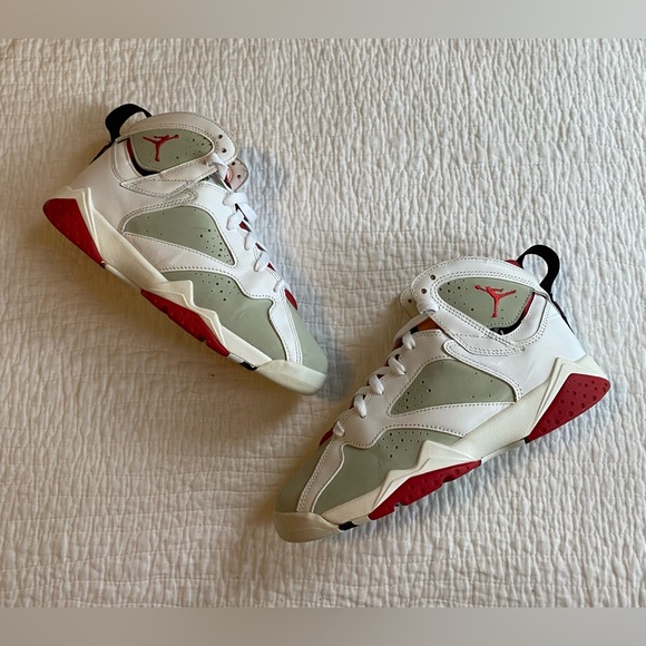 EUC Air Jordan 7 Retro 2015 “Hare” (304774-125) Size 6.5Y/ woman’s size 7.5 - Picture 9 of 14